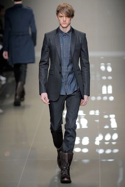 Look 32
